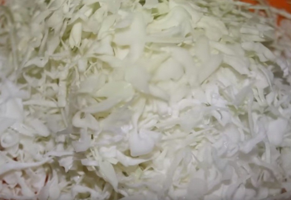 Рецепт быстрого салата из капусты и яблок