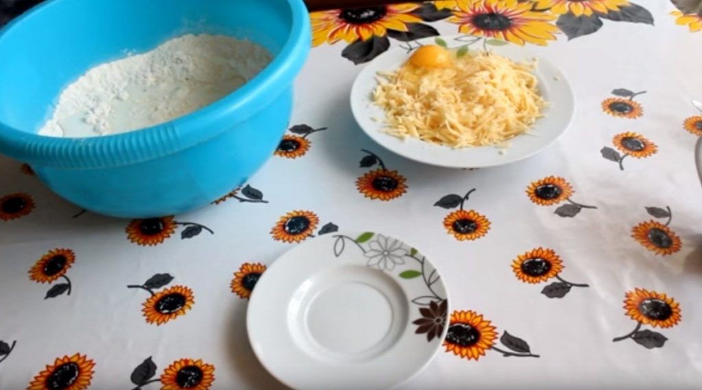 Рецепт соблазнительных лепешек с сыром