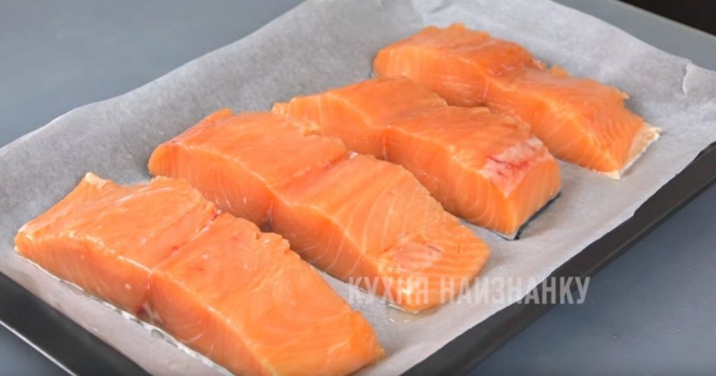 Невероятно вкусный лосось под соусом песто на Вашем новогоднем столе