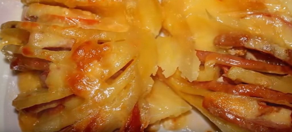 Картофель, запеченный с ветчиной и сыром