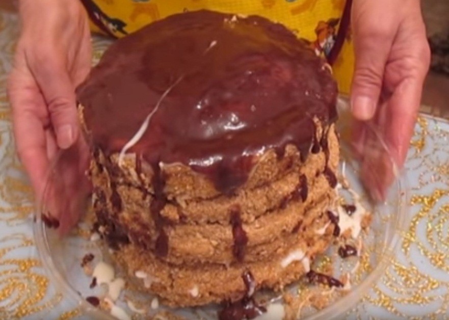 Бисквитный торт порадует Вашу семью на Новый год