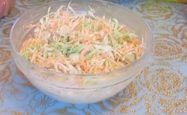 Готовим полезный овощной салатик за 5 минут
