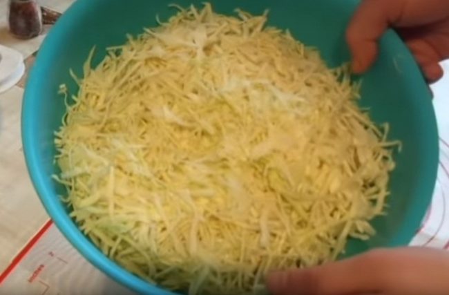 Простой и вкусный рецепт пирога с капустой