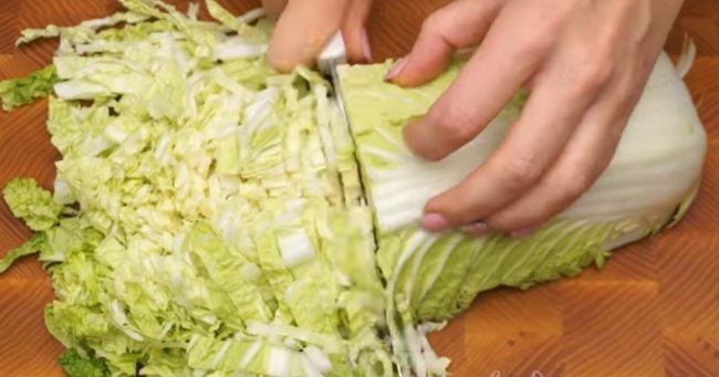 Выгодный и легкий салатик с капустой - экономно и очень вкусно