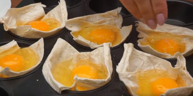 Рецепт очень вкусных яиц в лаваше