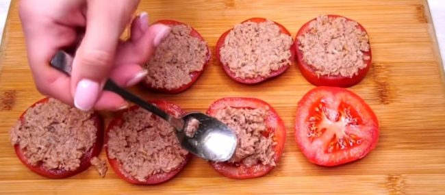 Рецепт приготовления помидоров «Под шубкой» за 20 минут