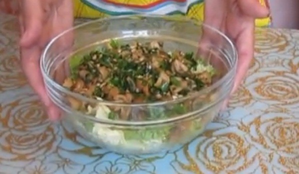 Вкусным салатом с шампиньонами Вы порадуете гостей