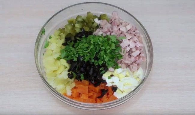 Вкусный рецепт салата с черносливом