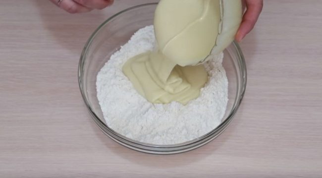 Рецепт быстрого приготовления кексов на сгущенке