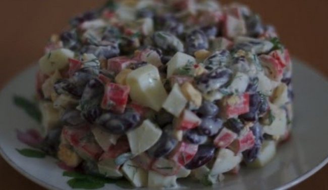Простой салат с фасолью, дающий ощущение праздника