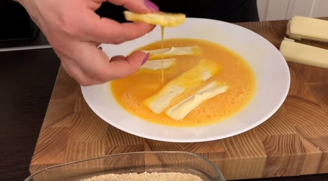 Простой и вкусный рецепт горячего сыра в кляре