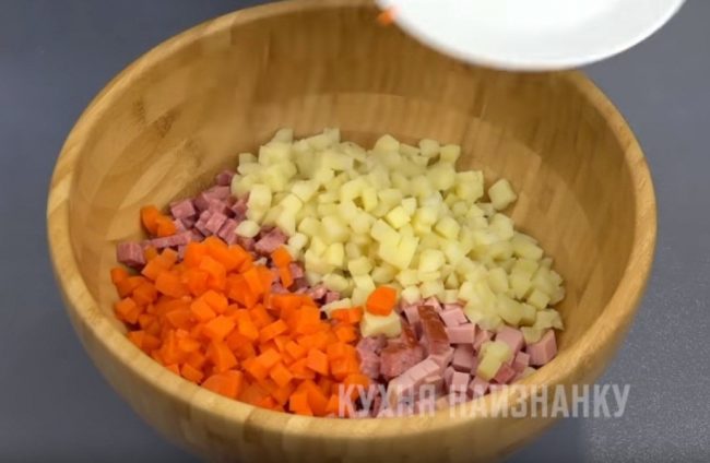 Рецепт салата с двумя видами колбаски, который Вы наверняка сохраните
