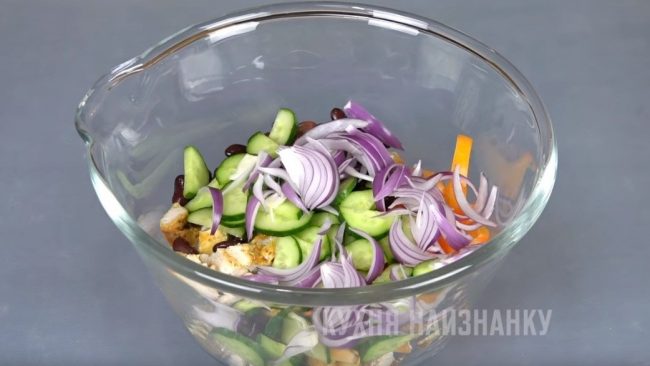 Диетический салатик с запеченной курицей и овощами