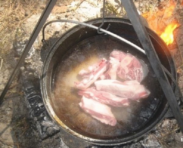 Приготовить шурпу из свинины в казане на костре пошаговый рецепт с фото